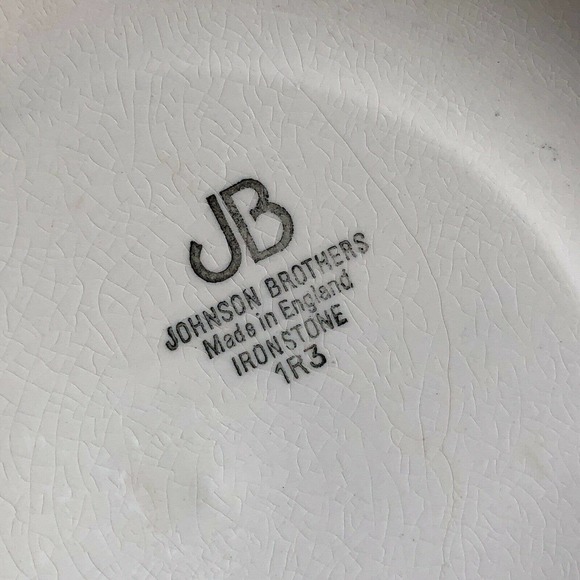 Set of 2 Johnson Brothers Berggren 8" Plates Folk Art Flowers Swedish Design - Picture 6 of 12